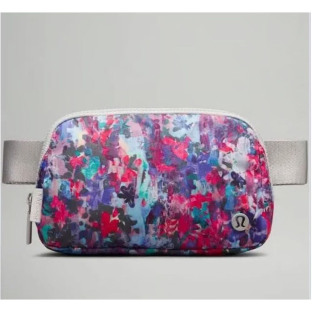 NWT Lululemon Everywhere Belt Bag Multicolor Floral